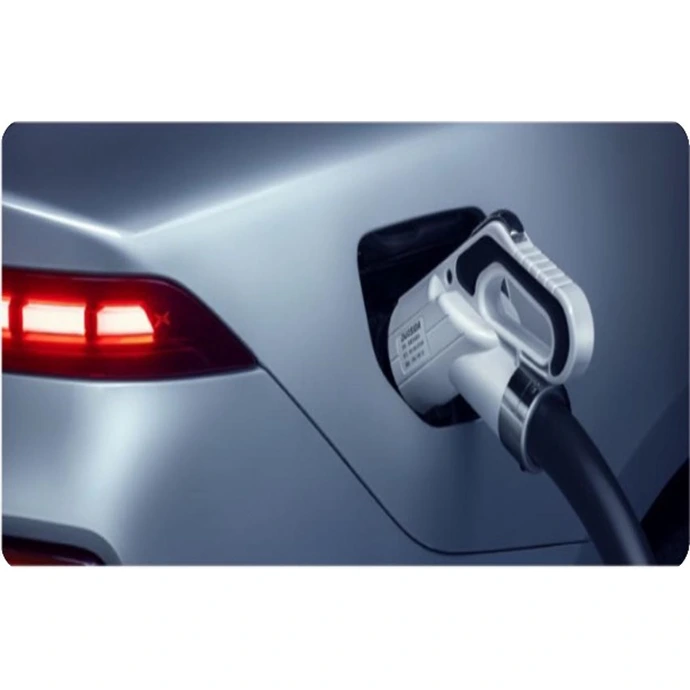 Vehículo eléctrico conectado a cargador